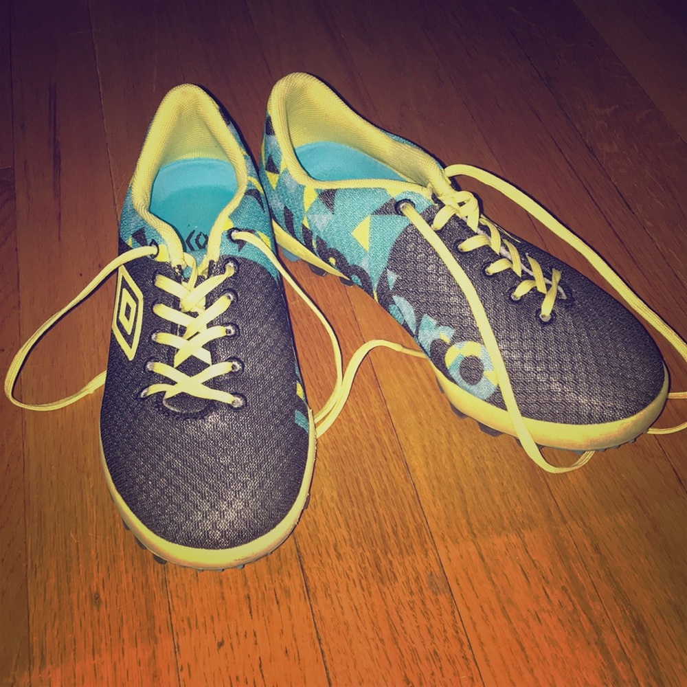 umbro women’s indoor cleats